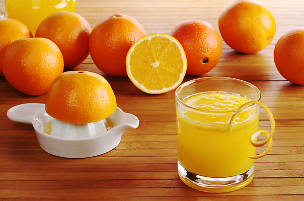 포토 JPG 해외이미지 음료 오렌지 과일 귤 건강 사람없음 목재 가로 주스 머그컵 매트 껍질 신선 조끼 항아리 아침식사 유리주전자 해외202004 해외포토 나무 재료 유리 주전자 컵 식사 외투 도자기 파일형식 이미지허브