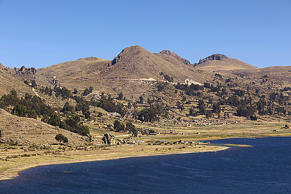 포토 JPG 해외이미지 나무 식물 호수 여행 자동차 자연 하늘 주택 협상 풍경 경사 사람없음 야외 건물 가로 물 파란색 여행객 미국 시골 남쪽 볼리비아 해외202004 해외포토 자연요소 건축물 육상교통 컬러 북아메리카 비즈니스 아메리카 사람 방향 생태계 파일형식 이미지허브