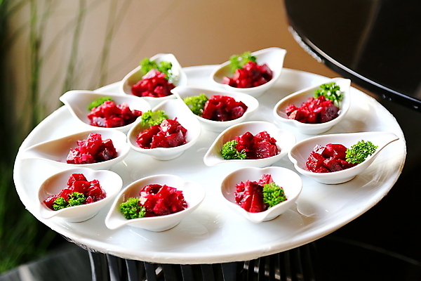 포토 JPG 해외이미지 접시 음식 결혼 토마토 탁자 요리 사람없음 파티 요식업 식당 식사 저녁식사 맛 애피타이저 서비스 점심식사 뷔페 해외202004 해외포토 식기 산업 가구 컨셉 채소 이벤트 상점 파일형식 이미지허브