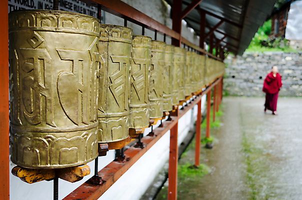 포토 JPG 해외이미지 전통 아시아 종교 문화 여행 불교 건축양식 사람 동양인 사람없음 장식 빨간색 여행객 믿음 금속 기도 사찰 바퀴 황금 승려 인도인 심볼 명상 오브젝트 신성 네팔 청동 수도원 동쪽 목각 순례자 숭배 줄서기 히말라야 힌두교 해외202004 해외포토 외국인 건축 감정 나라 컬러 종교건축 모션 재질 인종 성직자 방향 파일형식 산맥 이미지허브