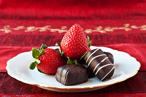 포토 JPG 해외이미지 접시 열매 감정 음식 컨셉 다이어트 딸기 휴가 디저트 발렌타인데이 사탕 사랑 이벤트 사람없음 빨간색 갈색 초콜릿 흰색 축하 직물 질감 정물화 해외202004 해외포토 식물 식기 컬러 과일 데이이벤트 건강 그림 파일형식 이미지허브