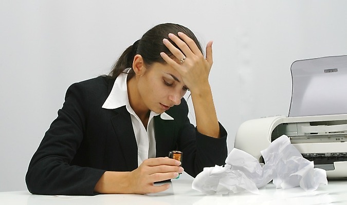 포토 JPG 해외이미지 직업 여자 종이 인터넷 비즈니스 노동자 잉크 한명 사람 소녀 사무실 업무 작업 비즈니스우먼 제조 인쇄 서비스 준비 경영자 방법 해외202004 해외포토 1 어린이 직장인 리더 파일형식 이미지허브