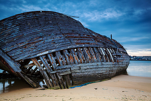 포토 JPG 해외이미지 유럽 모래 바다 하늘 낚시 항해 사람없음 목재 파란색 프랑스 보트 땅 버리기 부식 함선 장노출 폭풍 옛날 조난 해외202004 해외포토 나무 나라 컬러 배_교통 재료 모션 레저 날씨 촬영기법 파일형식 이미지허브