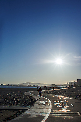 포토 JPG 해외이미지 웰빙 길 스포츠 바다 아침 사람없음 야외 조깅 운동 우주 날씬함 연습 체조 마라톤 해외202004 해외포토 주간 건강 경기 육상스포츠 몸매 파일형식 이미지허브