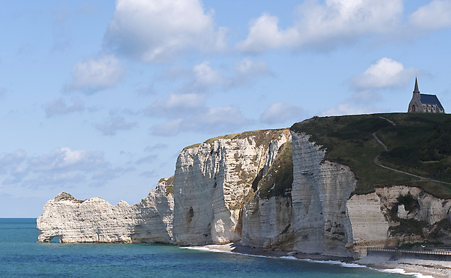 포토 JPG 해외이미지 얼굴 바다 풍경 사람없음 물 교회 프랑스 부식 분필 프랑스어 노르망디 해외202004 해외포토 자연요소 문자 유럽 종교건축 건물 신체부위 초크 파일형식 이미지허브
