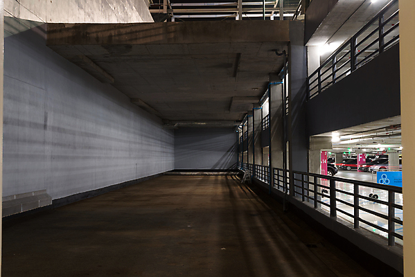 포토 JPG 해외이미지 공원 선 백그라운드 패턴 자동차 조명 사람 사람없음 우주 검은색 공백 회색 흰색 기둥 도시 만 주차 쇼핑몰 심볼 지하 제비 줄서기 콘크리트 해외202004 해외포토 공공시설 건축 육상교통 컬러 무늬 모션 조류 파일형식 이미지허브