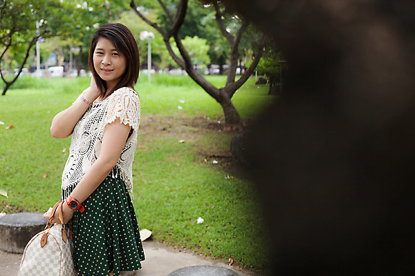 포토 JPG 해외이미지 모델 1 라이프스타일 응시 공원 여자 행복 아시아 얼굴 포즈 태국 자연 휴식 한명 사람 동양인 성인 노란색 검은색 중국 봄 흰색 신선 혼자 스타일 해외202004 해외포토 시선 계절 공공시설 감정 나라 컬러 컨셉 인종 생활 신체부위 생태계 파일형식 이미지허브