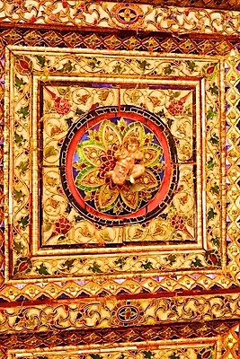 포토 JPG 해외이미지 전통 아시아 문화 태국 미술 사람없음 장식 빨간색 갈색 거울 골동품 기둥 업무 황금 고급 심볼 대나무 묘사 강렬 옛날 핸드메이드 해외202004 해외포토 나무 건축 나라 컬러 컨셉 문화예술 작업 파일형식 이미지허브