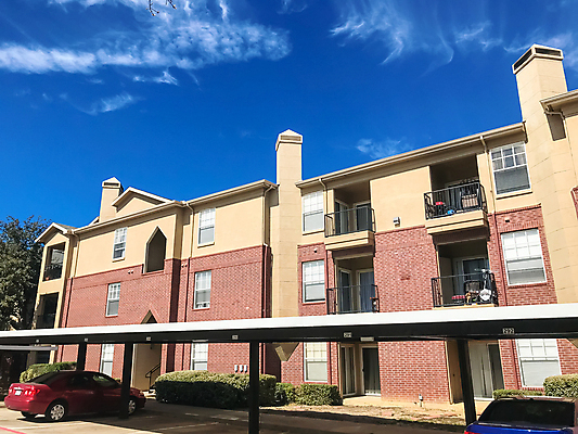 포토 JPG 해외이미지 나무 외관 건축양식 교통시설 자동차 벽돌 아파트 주택 사람없음 야외 건물 초록색 정원 미국 봄 발코니 도시 개화 재산 플랫 주차 가득함 지역 연립주택 리빙 이웃 제비 개발 교외 복잡 줄서기 진짜 차고 텍사스 해외202004 해외포토 식물 건축물 계절 건축 꽃 육상교통 컬러 교통 컨셉 북아메리카 모션 조류 금융 시설 파일형식 이미지허브