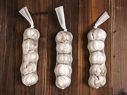 포토 JPG 해외이미지 음식 채소 재료 전구 탁자 마늘 사람없음 목재 가로 흰색 향신료 날것 향료 향 성분 흡혈귀 생식 해외202004 해외포토 나무 컬러 가구 향기 냄새 향미료 파일형식 이미지허브