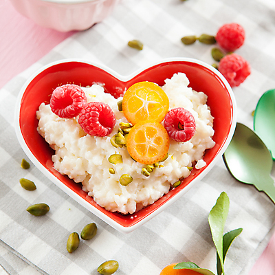 포토 JPG 해외이미지 음식 분홍색 과일 밥 디저트 발렌타인데이 건강 사랑 사람없음 빨간색 컬러풀 숟가락 식사 우유 견과류 수확 하트 시골 신선 아침식사 냅킨 정사각형 산딸기 복숭아 레시피 바닐라 오트밀 피스타치오 핸드메이드 카피스페이스 해외202004 해외포토 모양 도형 감정 컬러 농업 데이이벤트 유제품 수저 공백 파일형식 귀리 이미지허브