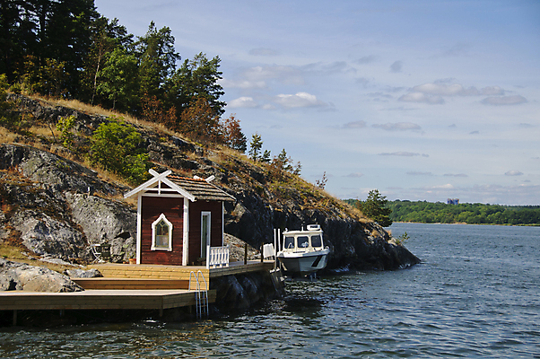 포토 JPG 해외이미지 나무 유럽 호수 바다 섬 건축양식 자연 하늘 주택 스웨덴 풍경 사람없음 건물 빨간색 초록색 물 여름 항구 바위 만 보트 작음 그림 시골집 암초 포트 내추럴 외양간 다도해 발트해 스칸디나비아 스톡홀름 해외202004 해외포토 자연요소 식물 건축물 계절 건축 나라 컬러 배_교통 교통시설 북유럽 돌_바위 크기 생태계 파일형식 이미지허브