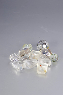 포토 JPG 해외이미지 무지개 목걸이 유리 취미 사람없음 흰색 은색 크리스탈 구슬 체코 DIY 구슬장식 해외202004 해외포토 자연요소 유럽 컬러 장신구 재질 장식 광석 파일형식 이미지허브