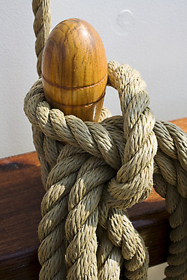 포토 JPG 해외이미지 선 밧줄 스포츠 바다 여행 요트 교통시설 바람 휴가 항해 사람없음 목재 물 파란색 금속 장비 바퀴 보트 크루즈 갑판 함선 매듭 해외202004 해외포토 자연요소 나무 줄 컬러 교통 배_교통 재료 재질 날씨 시설 파일형식 이미지허브