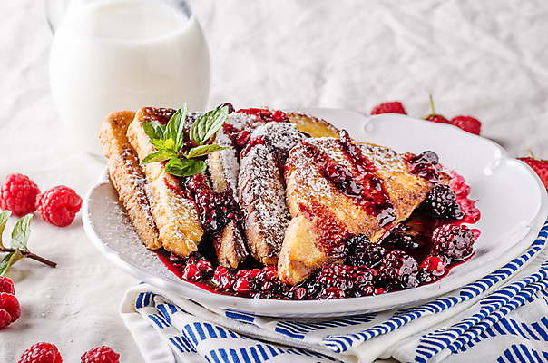 포토 JPG 해외이미지 접시 실내 사람없음 우유 식탁보 우유병 민트 흰배경 산딸기 과일잼 슈가파우더 해외202004 프렌치토스트 해외포토 식기 백그라운드 과일 병_용기 유제품 내부 흰색 잼 허브 토스트 파일형식 이미지허브