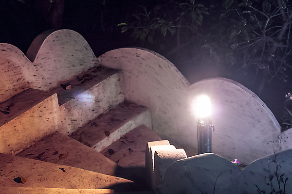 포토 JPG 해외이미지 아시아 길 건축양식 사다리 거리 바닥 실내 그림자 사람없음 야외 건물 빛 계단 검은색 어둠 회색 수확 도시 야간 저녁 신비 묘사 통로 복고 단계 빛망울 고딕 방법 옛날 철책 콘크리트 해외202004 해외포토 자연요소 건축물 건축 나라 컬러 컨셉 농업 내부 도구 파일형식 이미지허브