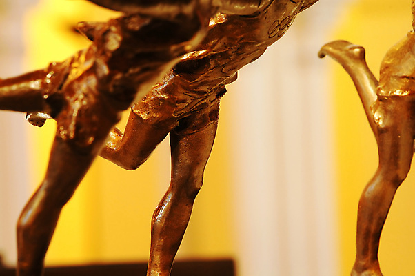 포토 JPG 해외이미지 스포츠 포즈 올림픽 이동 사람 사람없음 달리기 조각상 숫자 금속 경쟁 피규어 게임 노력 달리기선수 해외202004 해외포토 문자 컨셉 모션 재질 놀이 조형물 미니어처 육상선수 파일형식 이미지허브