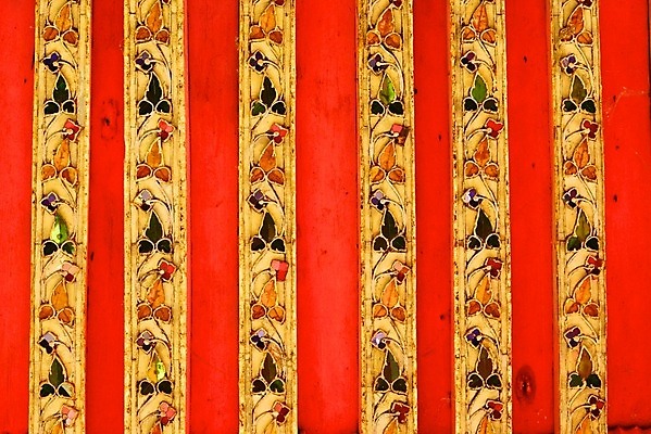 포토 JPG 해외이미지 전통 아시아 문화 태국 미술 사람없음 장식 빨간색 갈색 거울 골동품 기둥 업무 황금 고급 심볼 대나무 묘사 강렬 옛날 핸드메이드 해외202004 해외포토 나무 건축 나라 컬러 컨셉 문화예술 작업 파일형식 이미지허브