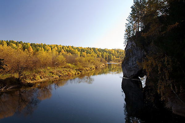 포토 JPG 해외이미지 나무 계절 낙엽 잎 자연 하늘 풍경 사람없음 야외 빨간색 초록색 물 파란색 빛 햇빛 노란색 자유 가을 황금 숲 지역 10월 해외202004 해외포토 자연요소 식물 컬러 컨셉 태양 날짜 생태계 파일형식 이미지허브