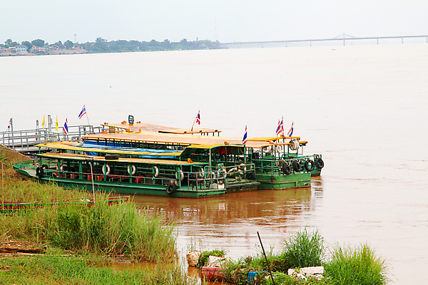 포토 JPG 해외이미지 아시아 여행 백그라운드 교통시설 태국 자연 하늘 새로움 사람 동양인 풍경 사람없음 초록색 물 강 평화 환경 도시 보트 캔 작음 아래 베트남 캄보디아 지역 승객 라오스 적재 메콩강 해외202004 해외포토 자연요소 나라 컬러 교통 컨셉 배_교통 인종 동남아시아 크기 방향 시설 생태계 위치 파일형식 이미지허브