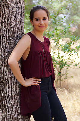 포토 JPG 해외이미지 나무 백인 공원 여자 행복 얼굴 어린이 학교 자연 한명 사람 성인 야외 10대 초록색 맑음 흰색 해외202004 해외포토 서양인 식물 1 공공시설 교육 감정 컬러 청소년 날씨 신체부위 생태계 파일형식 이미지허브