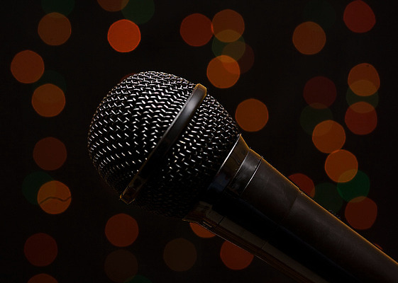 포토 JPG 해외이미지 음악 불꽃 전등 사람없음 금속 소리 콘서트 영혼 마이크 라디오 보케 오디오 스포트라이트 팝 해외202004 해외포토 음향기기 재질 불 문화예술 조명 전자제품 공연 파일형식 이미지허브