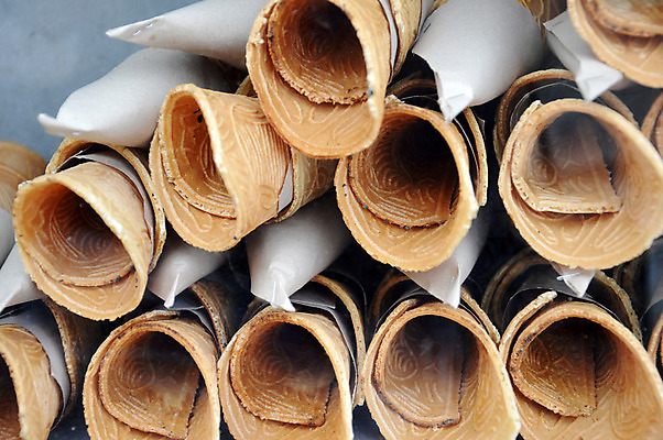 포토 JPG 해외이미지 음식 백그라운드 공 아이스크림 디저트 건강 요리 사람없음 야외 쌓기 얼음 추위 달콤 맛 컨테이너 크림 오브젝트 국자 상쾌 원뿔 젤라또 해외202004 해외포토 자연요소 도형 감정 산업 컨셉 모션 주방용품 파일형식 이미지허브