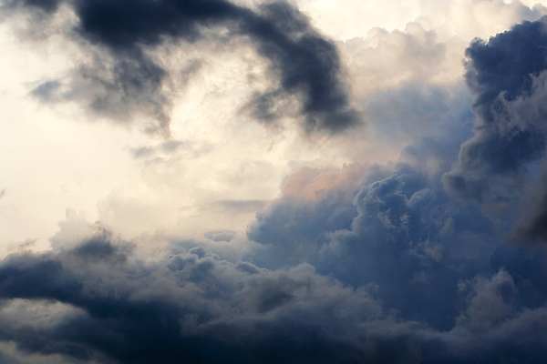 포토 JPG 해외이미지 구름 백그라운드 자연 하늘 바람 날씨 파노라마 풍경 사람없음 야외 여름 파란색 빛 컬러풀 햇빛 태양 어둠 힘 황혼 일몰 회색 흰색 야간 저녁 생태계 장면 폭풍 천국 흐림 뇌우 폭풍우 수평선 해외202004 해외포토 자연요소 계절 컬러 촬영기법 노을 비_날씨 자연재해 파일형식 이미지허브
