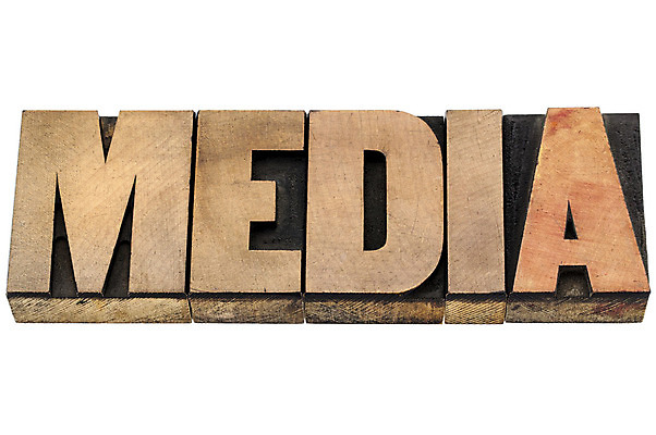 포토 JPG 해외이미지 텍스트 통신 타이포그라피 사람없음 목재 단어 텔레비전 흰색 신문 뉴스 사인 라디오 언론 타입 고립 해외202004 해외포토 나무 문자 컬러 재료 간행물 전자제품 파일형식 이미지허브