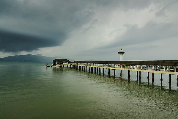 포토 JPG 해외이미지 구름 바다 자연 하늘 날씨 등대 미술 풍경 사람없음 야외 가로 물 탑 항구 어둠 도시 폭풍 공상 흐림 폭풍우 해외202004 해외포토 자연요소 건축물 교통시설 문화예술 비_날씨 자연재해 생태계 파일형식 이미지허브