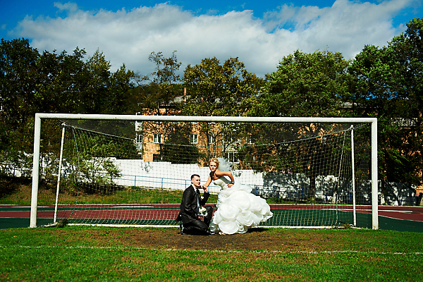 포토 JPG 해외이미지 커플 드레스 여자 남자 행복 스포츠 결혼 2 밭 가족 놀이 사랑 두명 초록색 축구 우정 해외202004 해외포토 옷 감정 컬러 농업 관계 사람 이벤트 친구 구기 파일형식 이미지허브