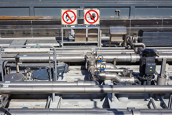 포토 JPG 해외이미지 산업 바다 비즈니스 공장 교통시설 항해 사람없음 물 글로벌 환경 항구 힘 에너지 화물 액체 보트 휘발유 석유 무역 함선 탱크 연료 가스 수납 포트 무거움 적재 물류 수입 유조선 해외202004 해외포토 자연요소 교통 배_교통 공업 운송업 무게 시설 파일형식 이미지허브