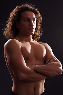 포토 JPG 해외이미지 1 손 신체 한명 사람 성인 갈색 검은색 흰색 피부 고립 운동가 해외202004 해외포토 컬러 신체부위 파일형식 이미지허브