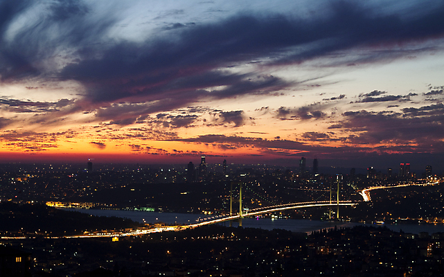 포토 JPG 해외이미지 도로 바다 여행 가로등 건축양식 교통시설 휴가 조명 이스탄불 풍경 사람없음 건물 가로 도시풍경 탑 고층빌딩 일몰 도시 야간 스카이라인 칠면조 빛망울 명승지 주도 해외202004 해외포토 자연요소 건축물 공공시설 건축 길 교통 조류 빌딩 빛 노을 예절 시설 파일형식 튀르키예 이미지허브