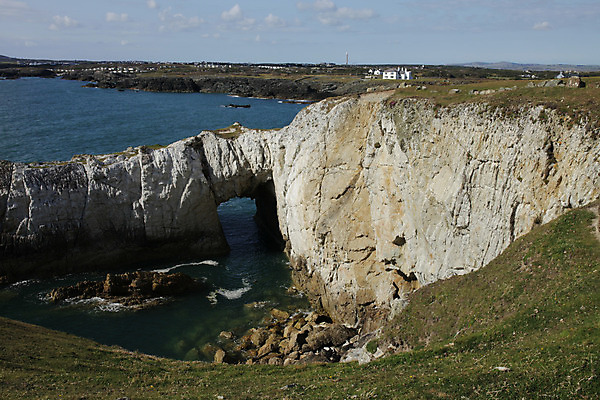 포토 JPG 해외이미지 구름 길 바다 하늘 휴가 영국 웨일즈 풍경 사람없음 초록색 물 파란색 여행객 환경 흰색 동굴 땅 암초 지질학 해외202004 해외포토 자연요소 교육 유럽 컬러 사람 파일형식 이미지허브