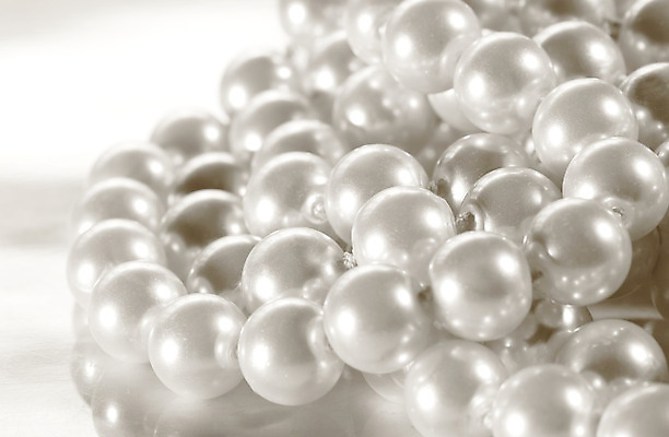 포토 JPG 해외이미지 줄 백그라운드 패턴 목걸이 선물 사람없음 장식 빛 반사 유행 흰색 원형 화려 그룹 재산 고급 우아함 보석 구슬 정사각형 보물 내추럴 고립 여의주 해외202004 해외포토 도형 컬러 컨셉 무늬 장신구 금융 광석 파일형식 이미지허브