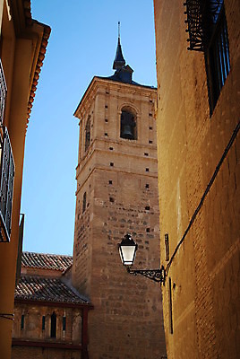 포토 JPG 해외이미지 유럽 종교 하늘 거리 사람없음 건물 파란색 교회 침묵 골동품 등불 램프 스페인 옛날 해외202004 해외포토 건축물 나라 컬러 종교건축 조명 소리 파일형식 이미지허브