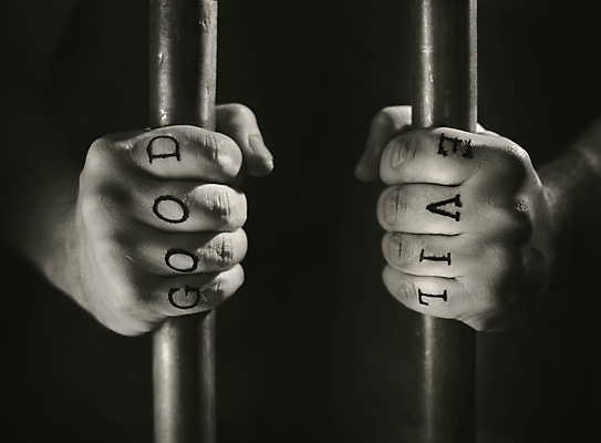 포토 JPG 해외이미지 손 컨셉 텍스트 손가락 자물쇠 흑백 관리 사람없음 단어 잡기 최고 바 도덕 문신 교도소 감옥 반대 나쁜 대치 죄수 해외202004 해외포토 문자 모션 촬영기법 신체부위 파일형식 이미지허브