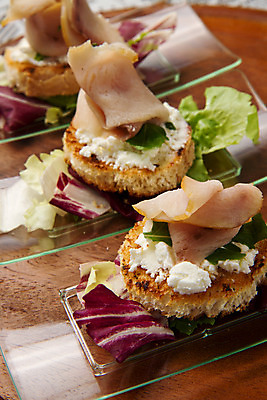 포토 JPG 해외이미지 접시 음식 바다 조각 백그라운드 토마토 탁자 치즈 파슬리 건강 마늘 어류 사람없음 식당 침묵 샐러드 흰색 신선 달콤 상추 레몬 카나페 해산물 오브젝트 유기농 올리브 날것 슬라이스 연어 레시피 공상 민물 소금물 식초 진통제 해외202004 해외포토 식기 웰빙 열매 컬러 가구 채소 과일 유제품 서양음식 약 상점 수중동물 소리 맛 파일형식 이미지허브