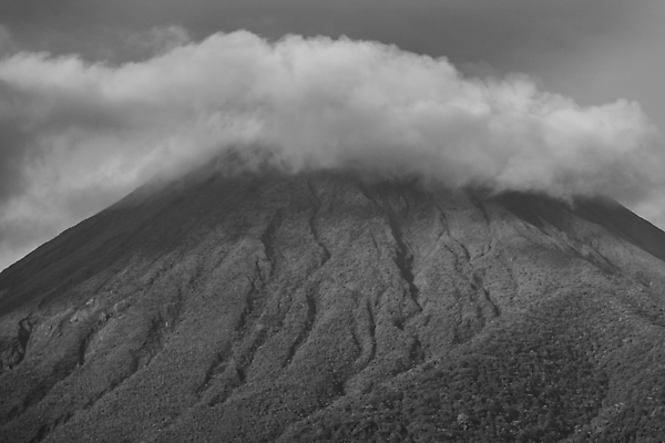 포토 JPG 해외이미지 식물 구름 1 공원 여행 자국 자연 지팡이 하늘 휴가 휴식 산 앉기 풍경 사람없음 야외 농장 여행객 미국 트래킹 하이킹 바위 시골 오솔길 땅 화산 지역 용암 내추럴 감탄 전국 절정 코스타리카 해외202004 해외포토 자연요소 공공시설 길 컨셉 북아메리카 농업 모션 레저 사람 돌_바위 중앙아메리카 생태계 파일형식 이미지허브
