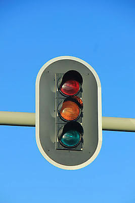 포토 JPG 해외이미지 도로 오렌지 전등 경고 안전 사람없음 빨간색 초록색 장비 위험 교차로 사인 신호 보안 제어 해외202004 해외포토 길 컬러 컨셉 과일 교통시설 조명 파일형식 이미지허브