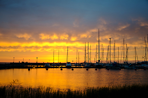 포토 JPG 해외이미지 라이프스타일 유럽 스포츠 바다 여행 요트 교통시설 휴가 항해 스웨덴 사람없음 물 여름 여행객 항구 일몰 기쁨 보트 고급 야간 큼 갑판 속도 함선 선원 포트 뱃놀이 스칸디나비아 줄서기 해외202004 해외포토 자연요소 계절 감정 나라 교통 컨셉 배_교통 모션 북유럽 사람 생활 노을 전통놀이 크기 시설 파일형식 이미지허브