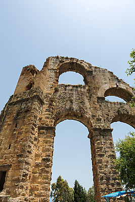 포토 JPG 해외이미지 나무 전통 아시아 여행 건축양식 하늘 사람없음 야외 물 파란색 봄 역사 중앙 지중해 폐허 아치 기념물 동쪽 공학 칠면조 그리스인 천연기념물 고고학 로마인 비잔틴 수도교 옛날 해외202004 해외포토 자연요소 서양인 식물 계절 교육 건축 나라 바다 컬러 조류 인종 다리_건축물 방향 제국 파일형식 이미지허브
