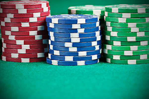 포토 JPG 해외이미지 놀이 들기 사람없음 쌓기 검은색 게임 우승 신용카드 재산 도박 위험 카지노 포커 곤봉 라스베가스 플레이어 해외202004 해외포토 스포츠용품 컬러 컨셉 모션 금융 최고 트럼프 파일형식 이미지허브