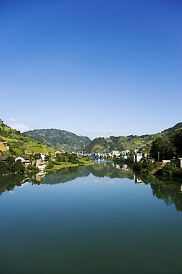 포토 JPG 해외이미지 아시아 협상 동양인 사람없음 건물 물 강 중국 도시 타운 해외202004 해외포토 자연요소 건축물 나라 비즈니스 인종 파일형식 이미지허브