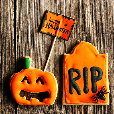 포토 JPG 해외이미지 백그라운드 탁자 디저트 사람없음 장식 쿠키 할로윈 달콤 비석 거미 잭오랜턴 핸드메이드 해외202004 해외포토 음식 가구 곤충 맛 파일형식 이미지허브