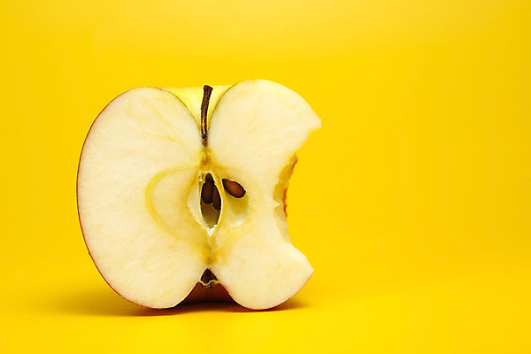 포토 JPG 해외이미지 1 음식 조각 백그라운드 다이어트 과일 자연 건강 사람없음 빨간색 노란색 신선 맛 사과 자르기 오브젝트 싱글 상쾌 유기농 내추럴 고립 숙성 해외202004 해외포토 웰빙 감정 컬러 컨셉 모션 생태계 파일형식 이미지허브