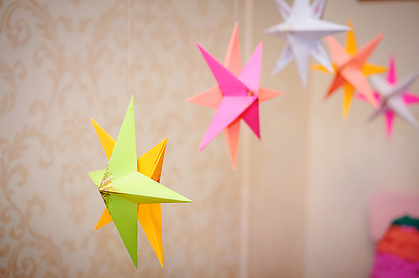 포토 JPG 해외이미지 나무 전통 디자인 별 벽 백그라운드 크리스마스 겨울 가족 휴가 전등 조명 양말 주택 프레임 선물 사람없음 내부 목재 장식 빨간색 초록색 빛 장난감 축제 저녁식사 화환 방 흰색 램프 축하 시간 황금 클래식 벽난로 보케 공상 마법 원뿔 리빙 빛망울 스타일 해외202004 해외포토 자연요소 도형 식물 계절 기념일 꽃 컬러 컨셉 재료 관계 건물 식사 파일형식 이미지허브