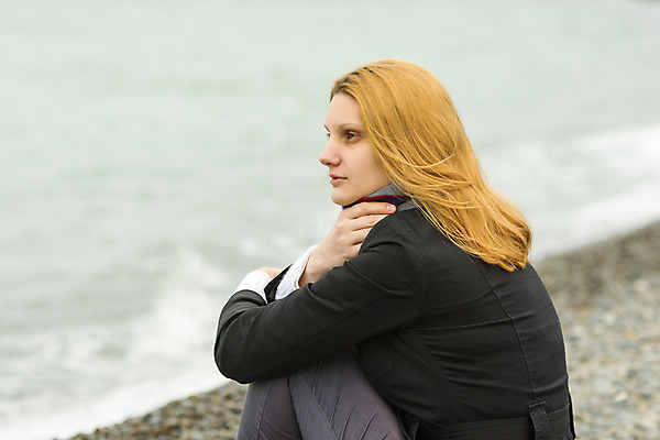 포토 JPG 해외이미지 바다 생각 바람 날씨 휴식 건강 한명 평화 목도리 고요 꿈 회색 추위 슬픔 덮개 가을 조약돌 신선 서핑 기다림 고독 시원함 불기 지루함 명상 우울감 우울증 짠맛 해외202004 해외포토 자연요소 1 잡화 계절 감정 컬러 컨셉 모션 사람 뚜껑 돌_바위 수상스포츠 맛 질병 파일형식 이미지허브