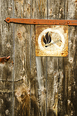 포토 JPG 해외이미지 디자인 배너 포스터 백그라운드 컨셉 건축양식 불 추상 주택 사람없음 목재 장식 세로 문 정보 수확 골동품 재산 위험 심볼 오브젝트 사인 질감 복고 그런지 옛날 해외202004 해외포토 자연요소 나무 건축 무늬 농업 재료 건물 금융 파일형식 이미지허브